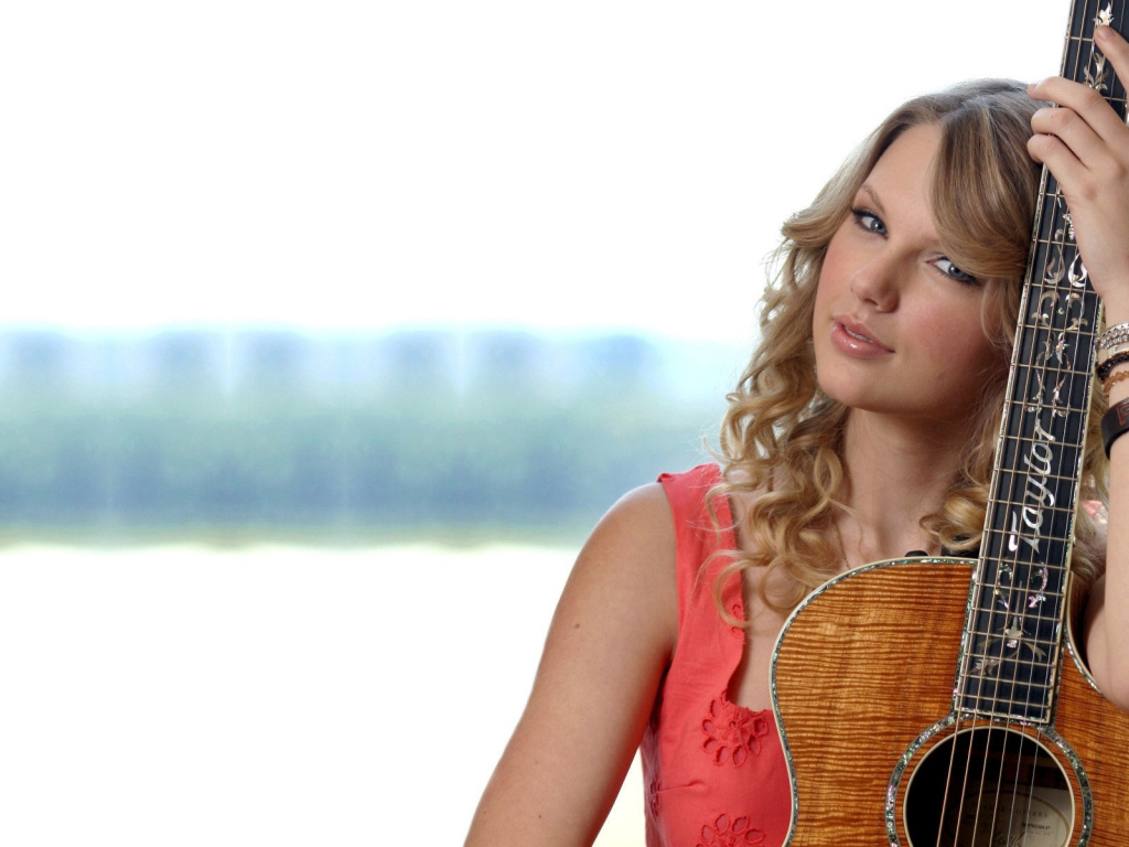 Taylor Swift на пляже