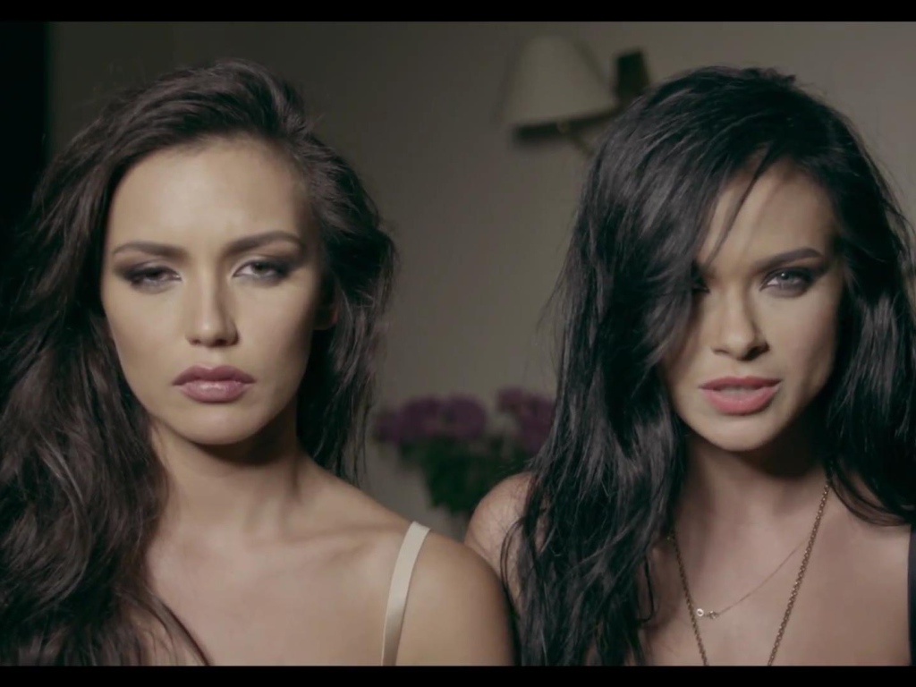 Группа Серебро поет песню Мало тебя