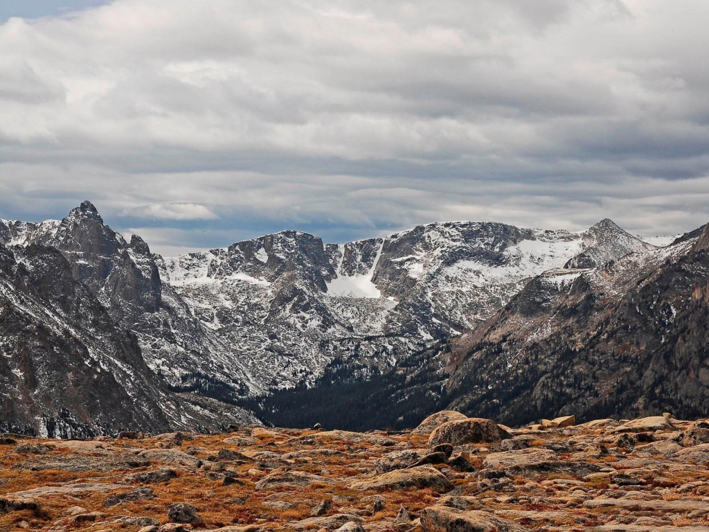 Вид на заснеженные горы