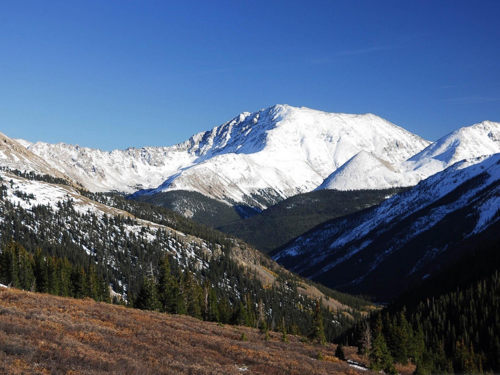 Белые горы на горизонте