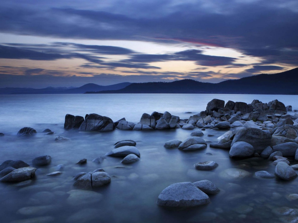 Сумерки на озере