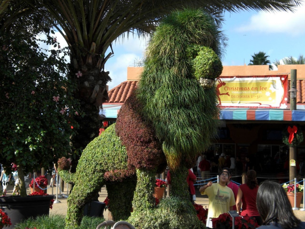 Собака из растений