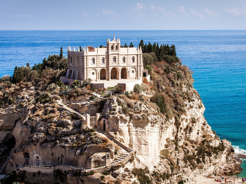 Большой Дом на острове