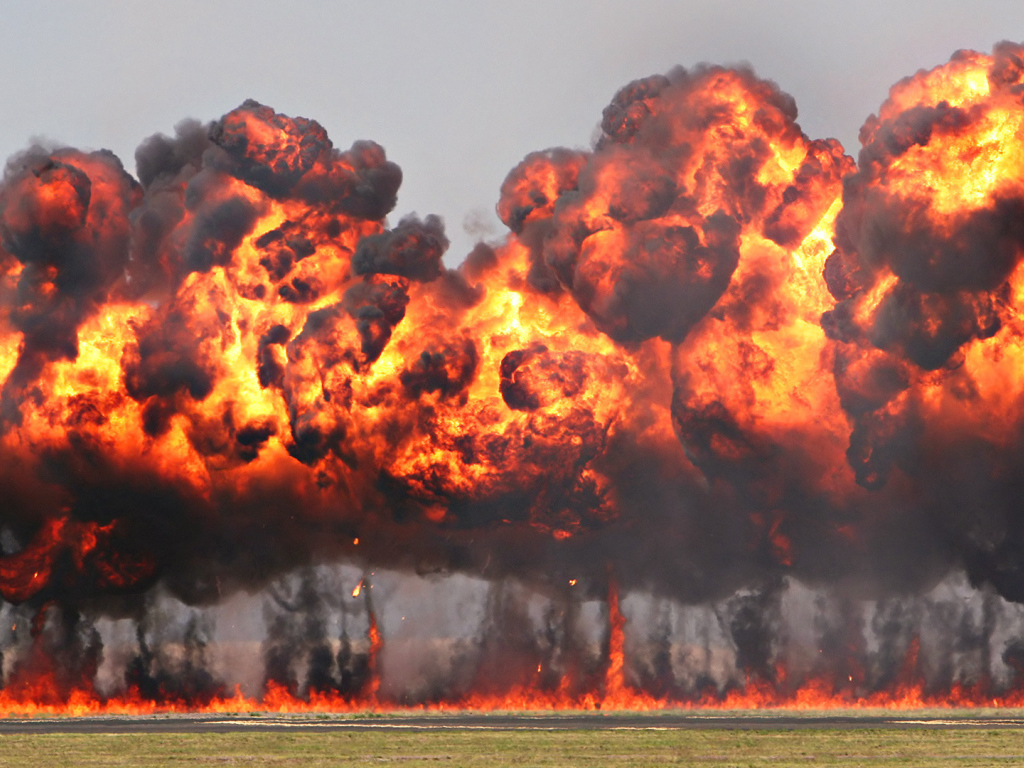 Взрыв напалмовых бомб