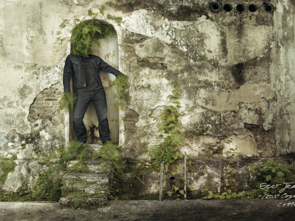 Трава в одежде человека