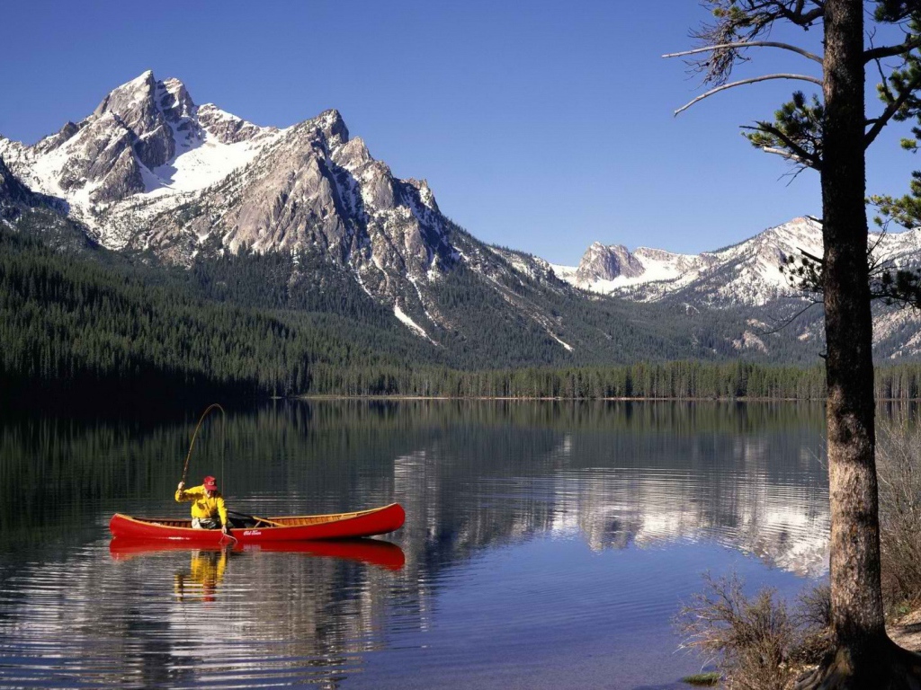 Рыбак на каное