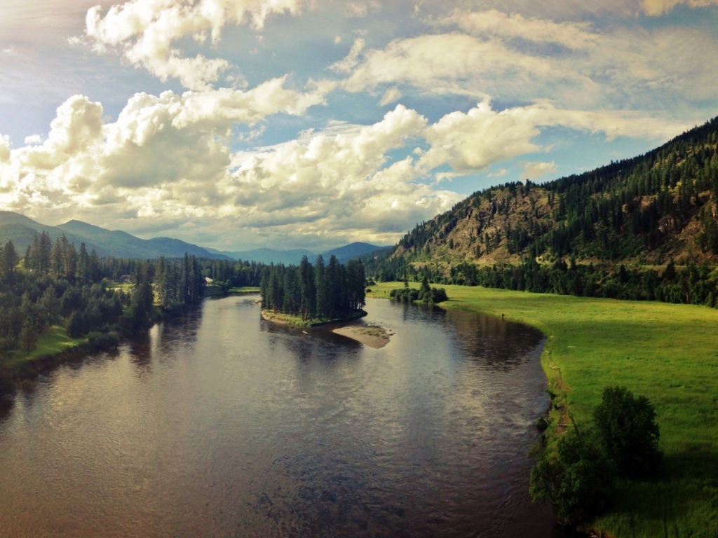 Остров на реке