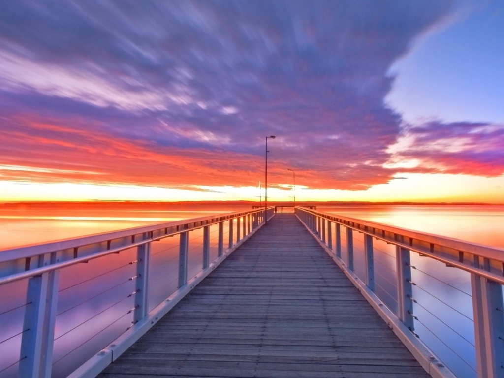 Закат над причалом