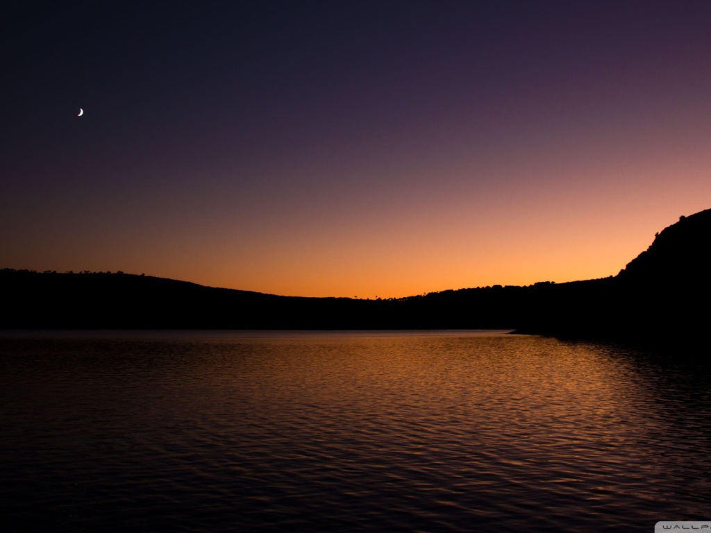 Закат с Луной на небе