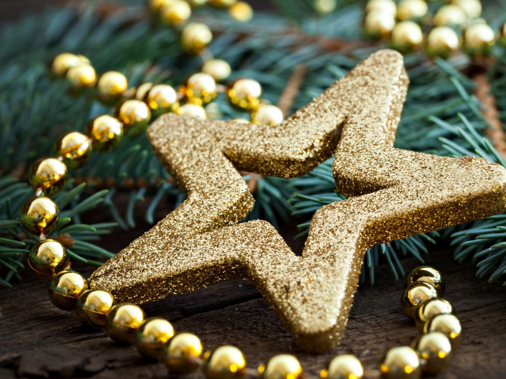 Ёлочная игрушка золотого цвета