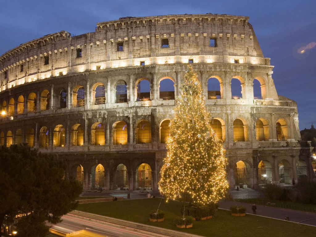 Коллизей украшен на Новый год