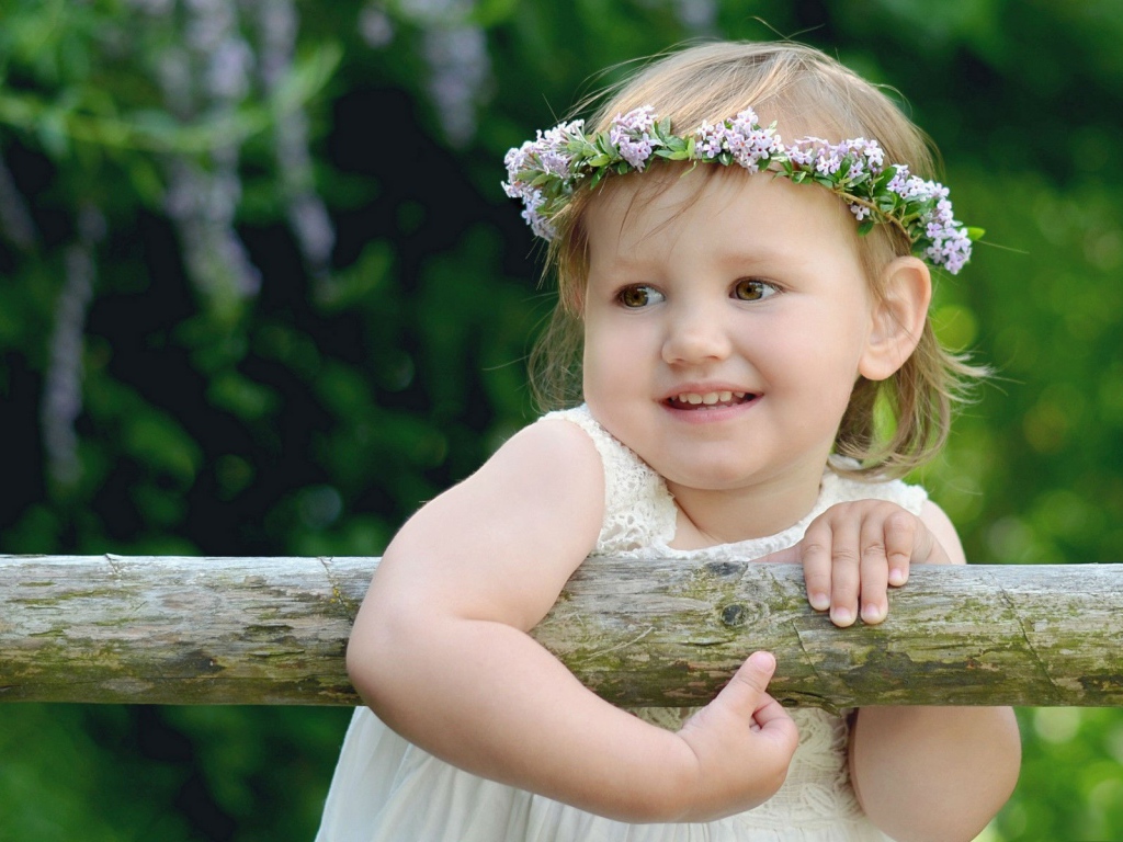 Девочка с венком