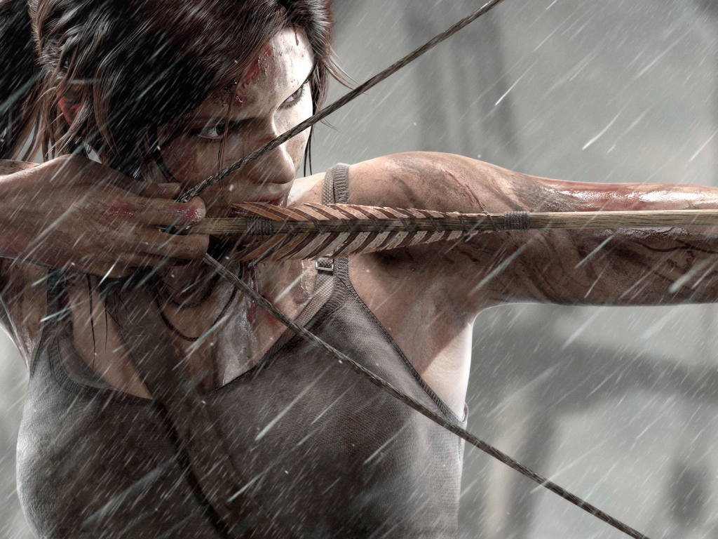 Девушка натягивает тетиву