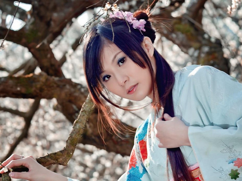 Японская девушка в кимоно