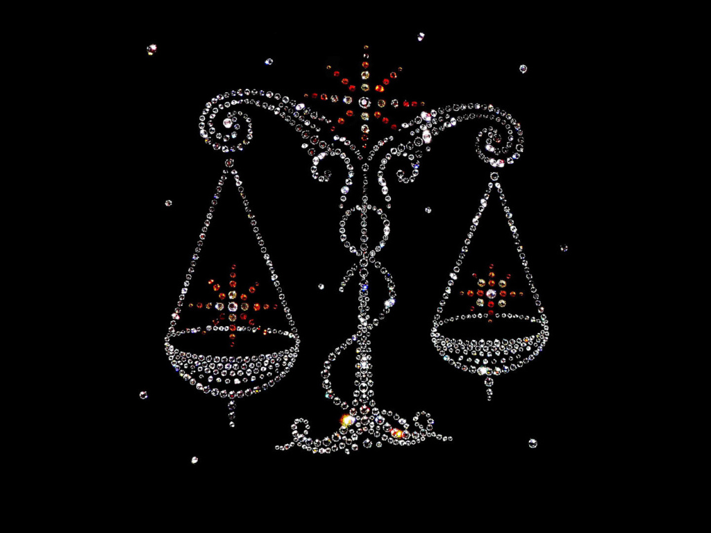 Весы из драгоценных камней