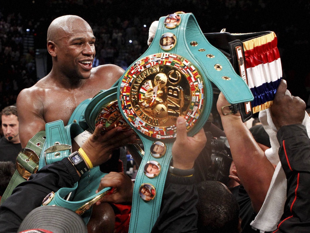 Боксер Флойд Мэйуэзер-младший и его призы