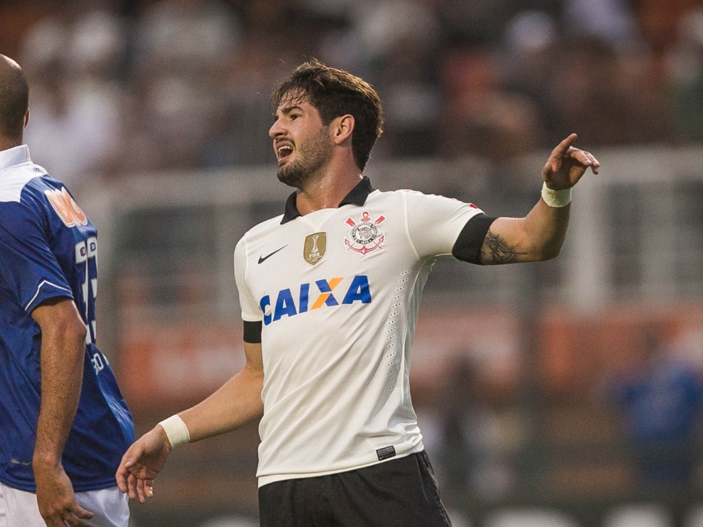 Коринфянам Алешандре Пато в середине игры