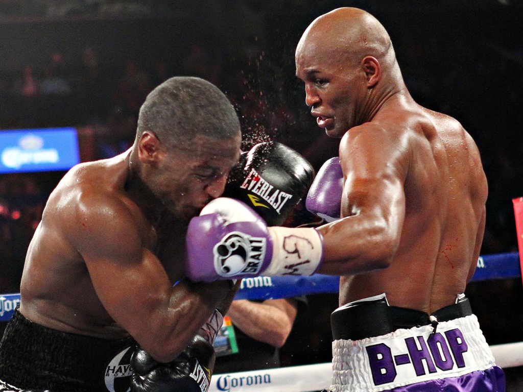 Известный боксер Бернард Хопкинс на ринге