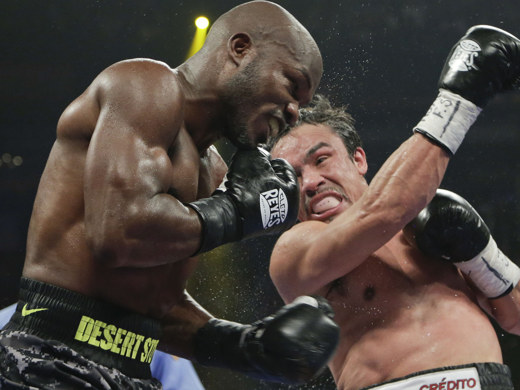 Известный боксер Хуан Мануэль Маркес сокрушительный удар