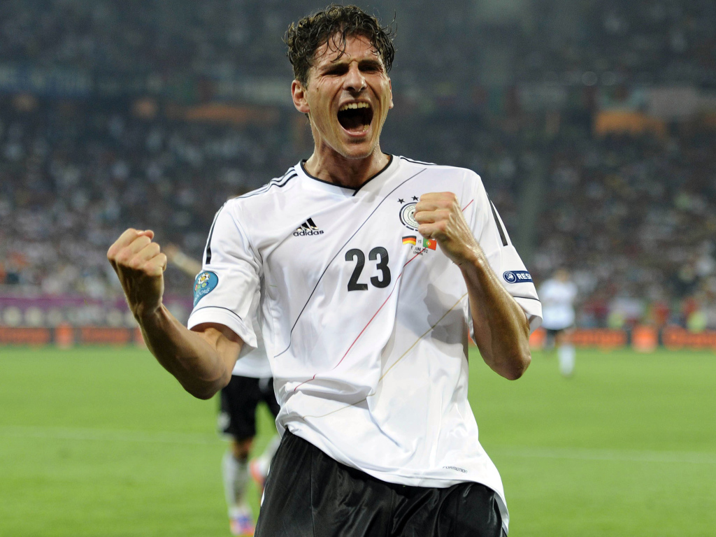 Фиорентина Марио Гомес стараясь забил гол