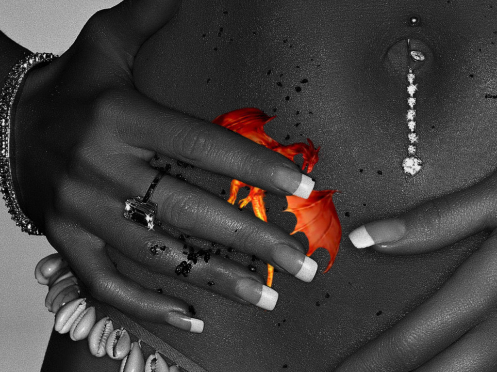 Девушка пирсинг пупка