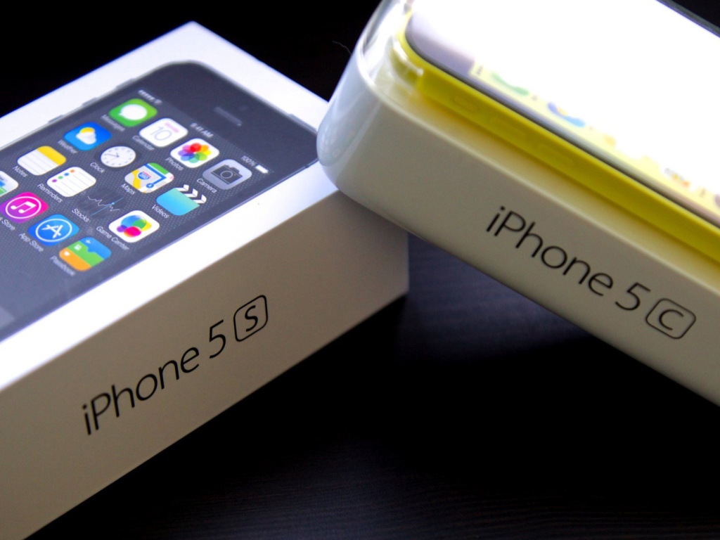 Iphone 5S and Iphone 5C запакованные