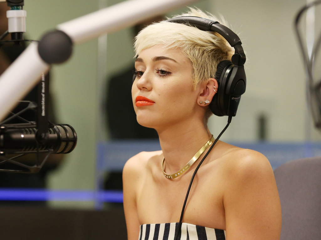 Майли Сайрус, новая стрижка, фото 2013