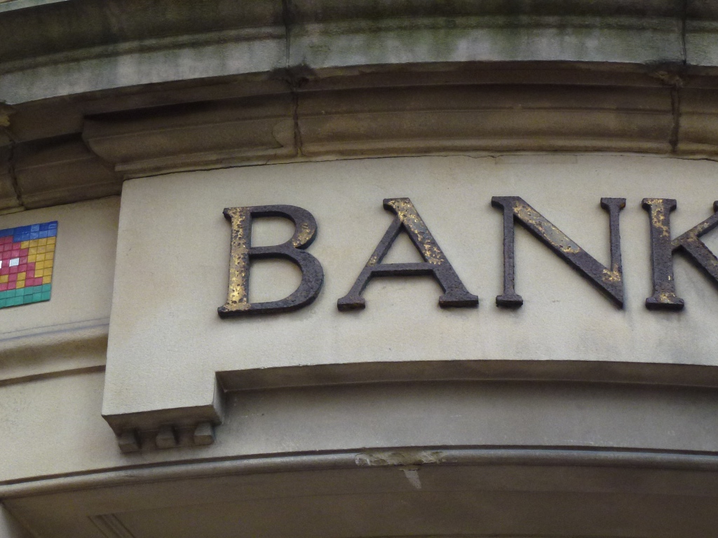 Банк и Space Invader