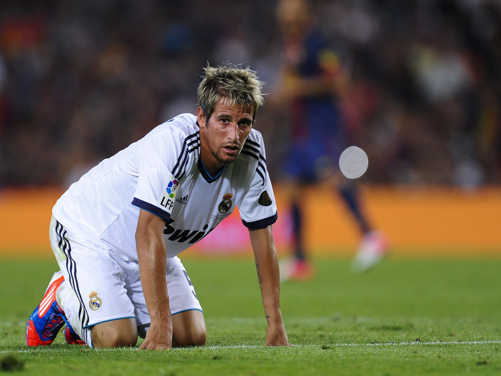 Лучший защитник Реал Мадрид Фабио Коэнтрау на коленях