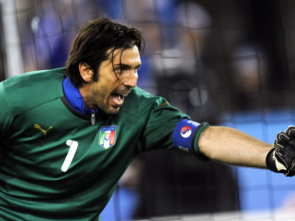 Футболист Ювентуса Джанлуиджи Буффон кричит