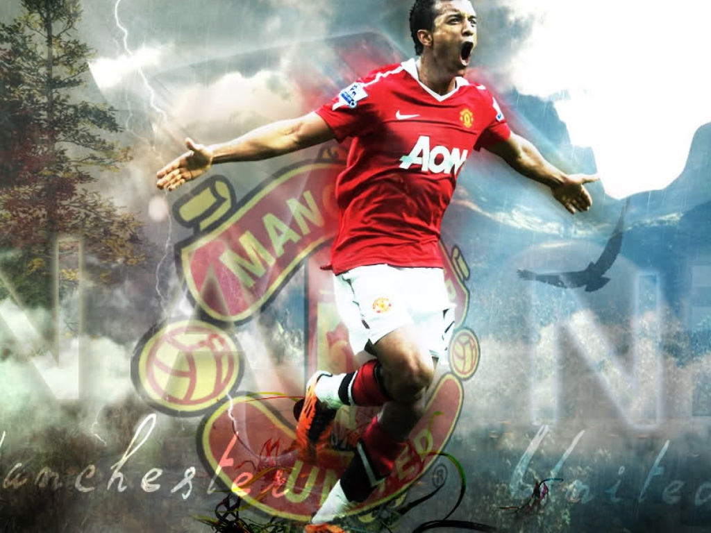 Футболист Манчестер Юнайтед Луиш Нани забивает гол