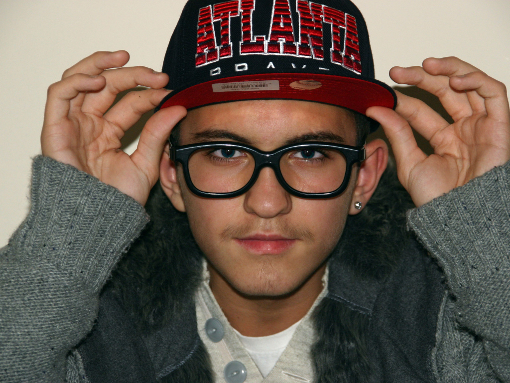 Парень в кепке atlanta, swag