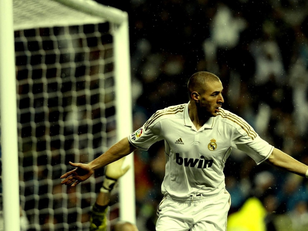 The player Real Madrid Karim Benzema scored a goal