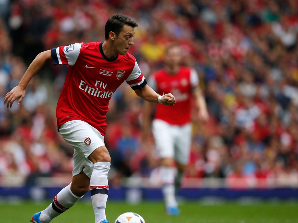 Игрок номер 8 Арсенала Месут Озил