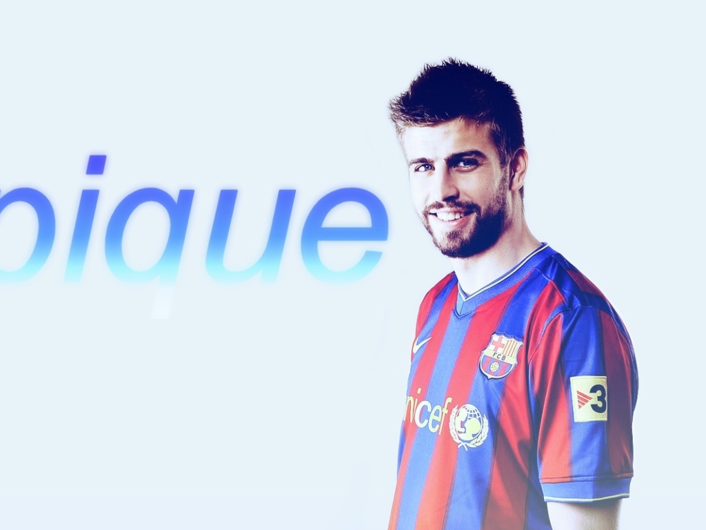 Игрок Барселоны Херард Пике на фотосессии