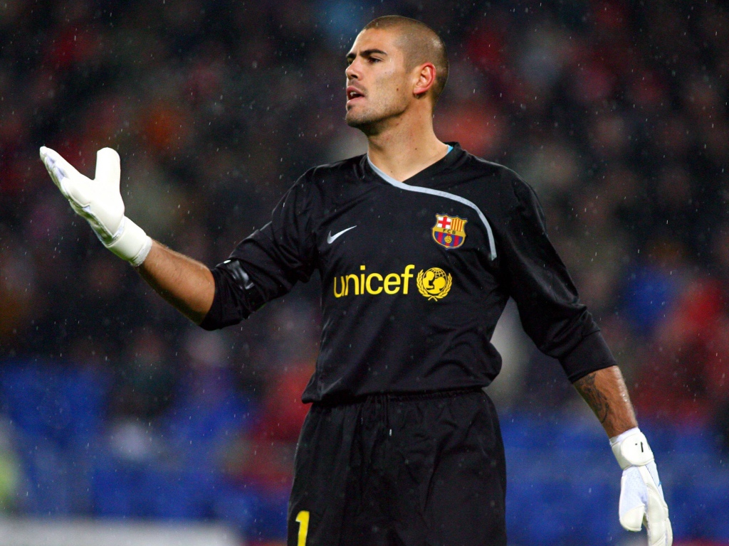 Игрок Барселоны Виктор Вальдес