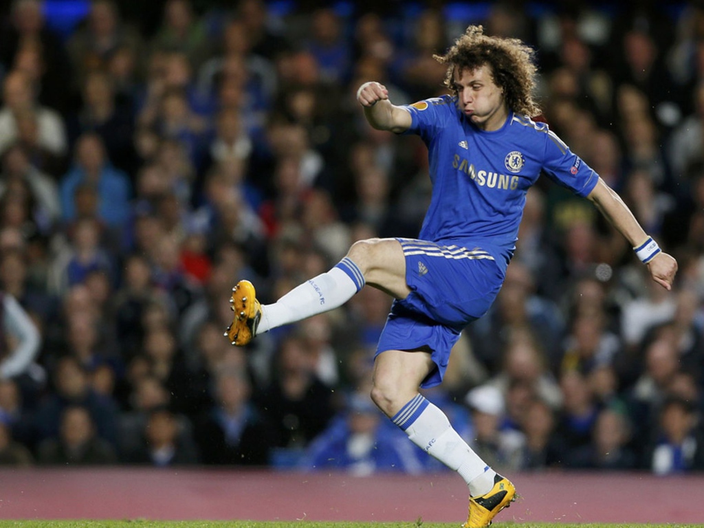  Игрок из Челси Давид Луис превосходной удар