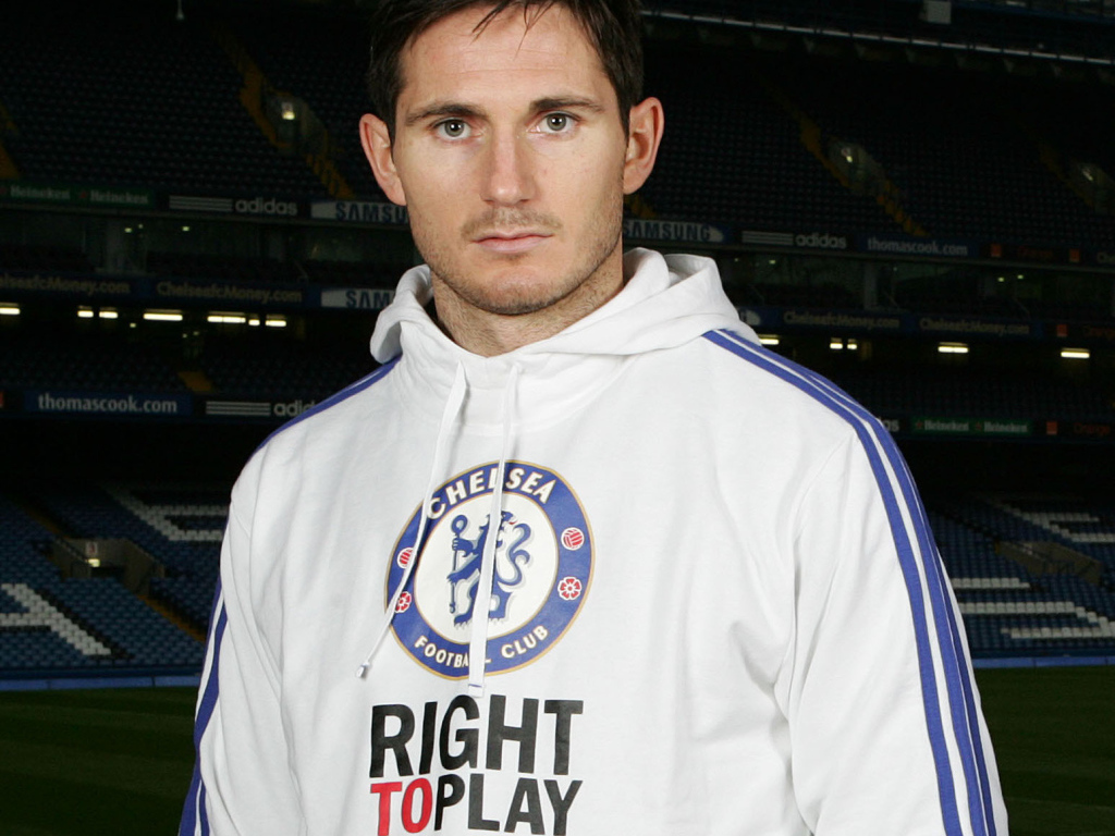 Игрок из Челси Фрэнк Лэмпард крупным планом