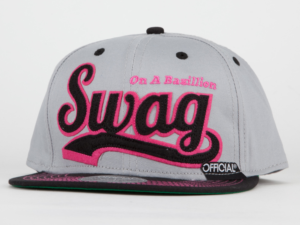 Белая кепка swag