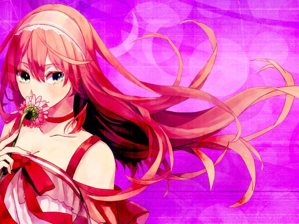 Девочка нюхает цветок