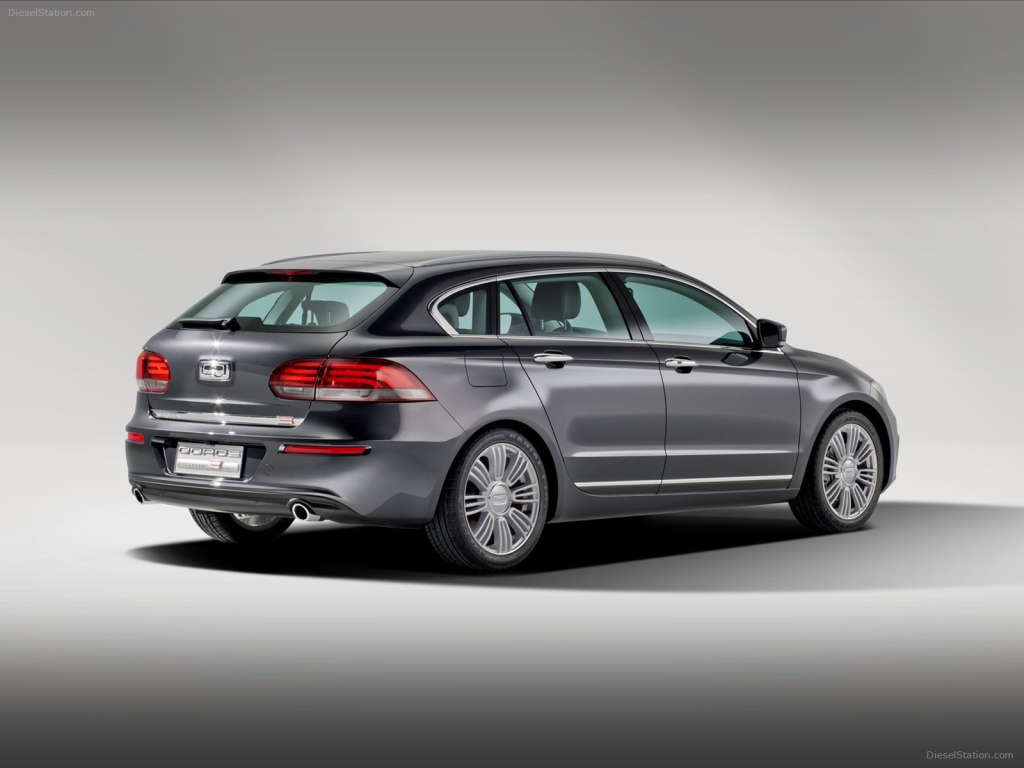 Автомобиль марки Qoros 3 2014