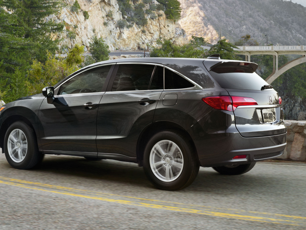 Автомобиль марки Acura модели RDX 2014