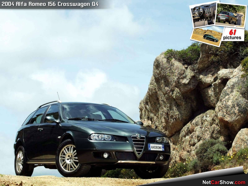 Автомобиль Alfa Romeo 156 на дороге