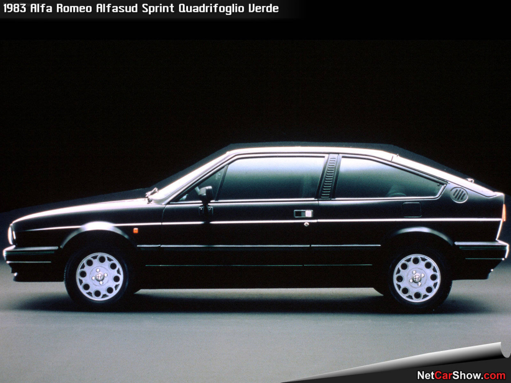 Красивый автомобиль Alfa Romeo alfasud в Москве