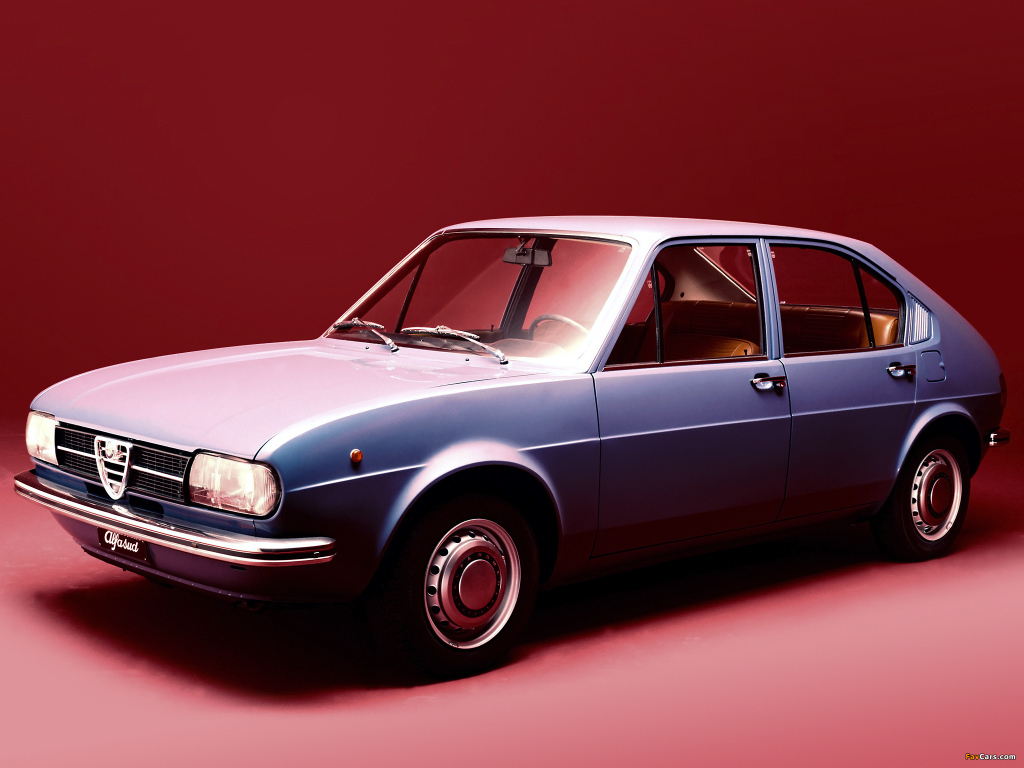 Автомобиль марки Alfa Romeo модели alfasud