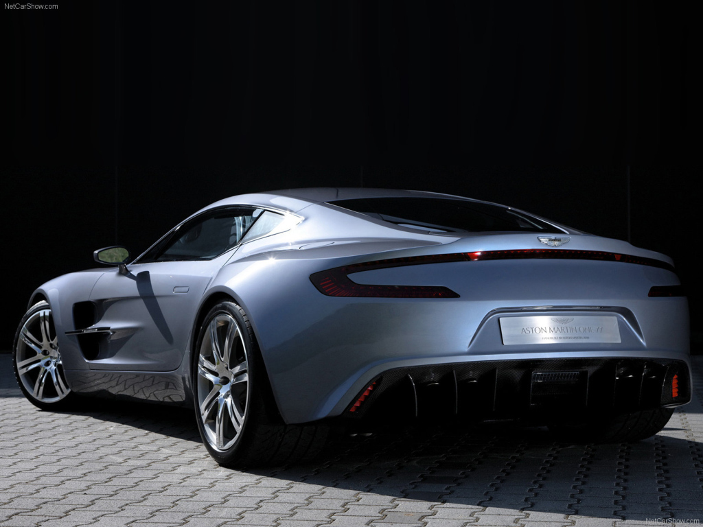 Автомобиль марки Aston Martin модели one 77