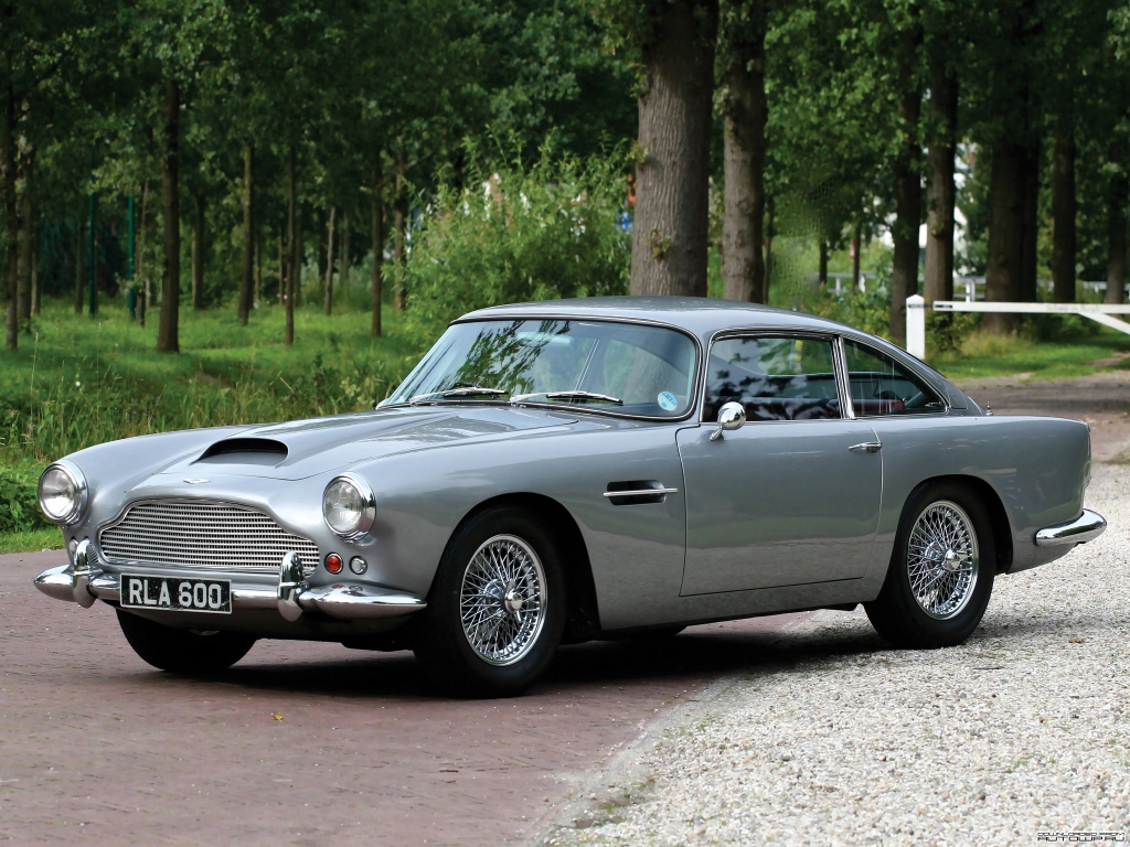 Новый автомобиль Aston Martin db4