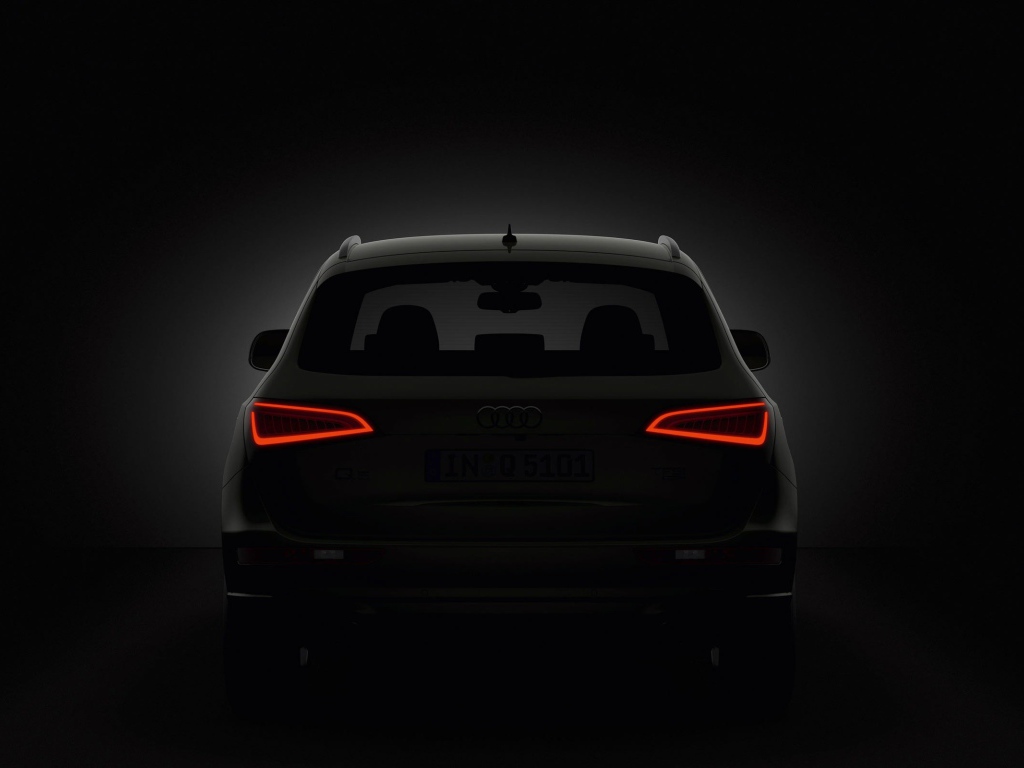 Красивый автомобиль Audi q5