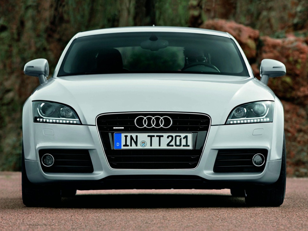 Новая машина Audi TT 2014 года