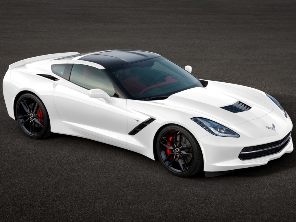 Красивый автомобиль Chevrolet Corvette 2014 года